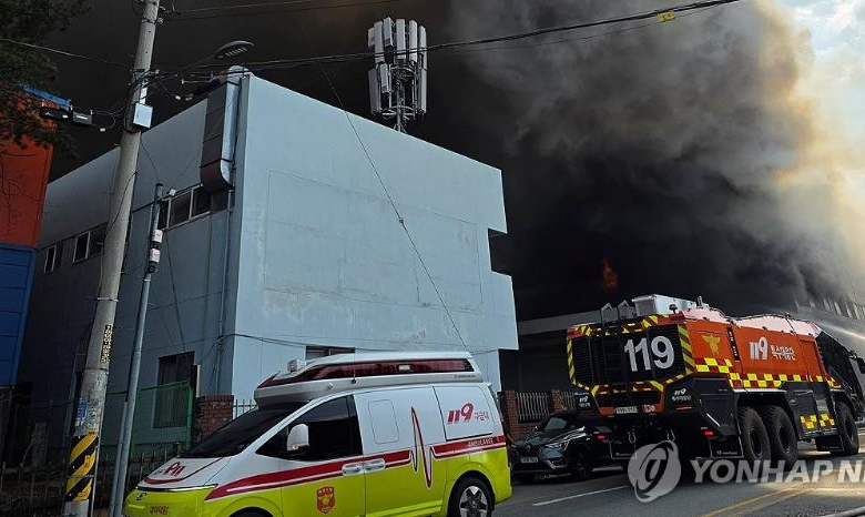 У Південній Кореї сталася пожежа на заводі, десятки постраждалих