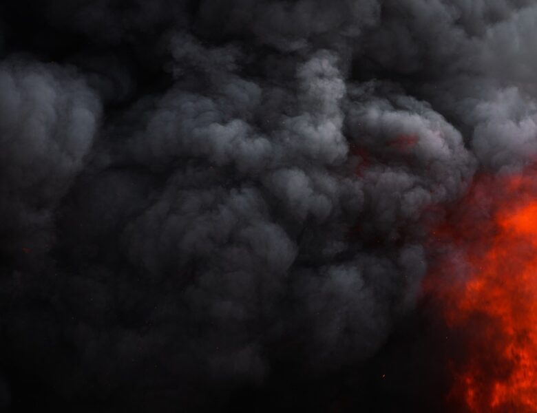 У Приморську другу добу палає нафтобаза, дим видно з супутника