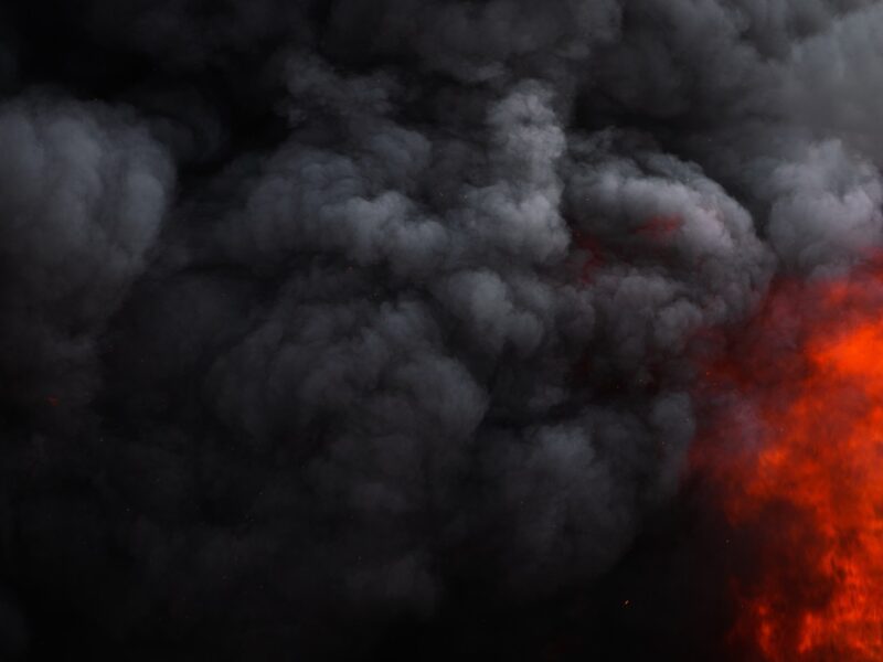 У Приморську другу добу палає нафтобаза, дим видно з супутника