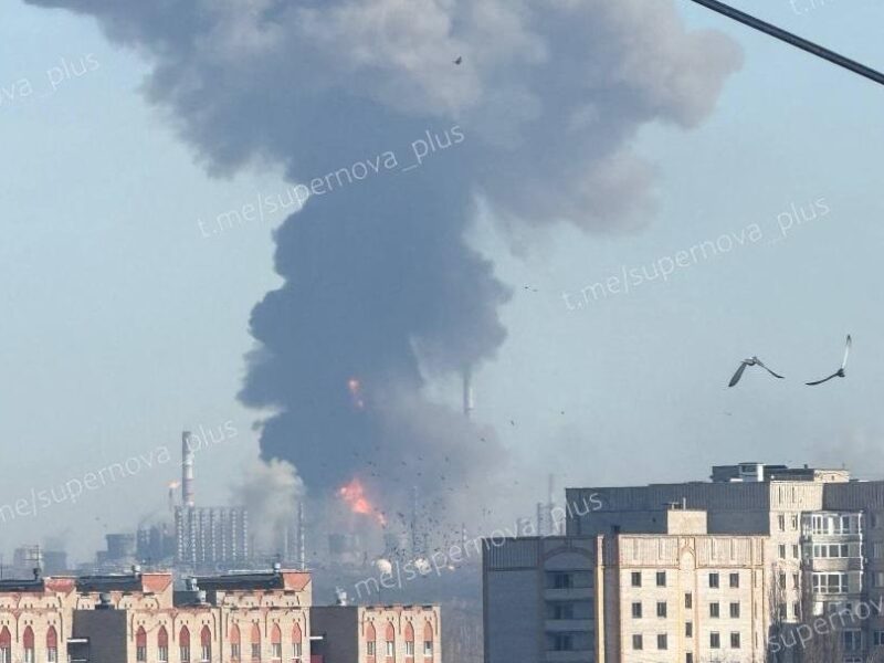 У Росії потужний вибух на нафтохімічному заводі