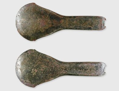 У Швейцарії знайшли рідкісну бронзову сокиру віком 3500 років