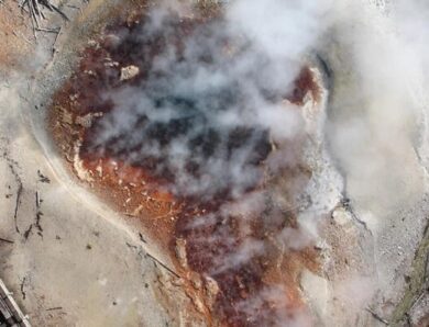 У США прокинувся найбільший у світі кислотний гейзер