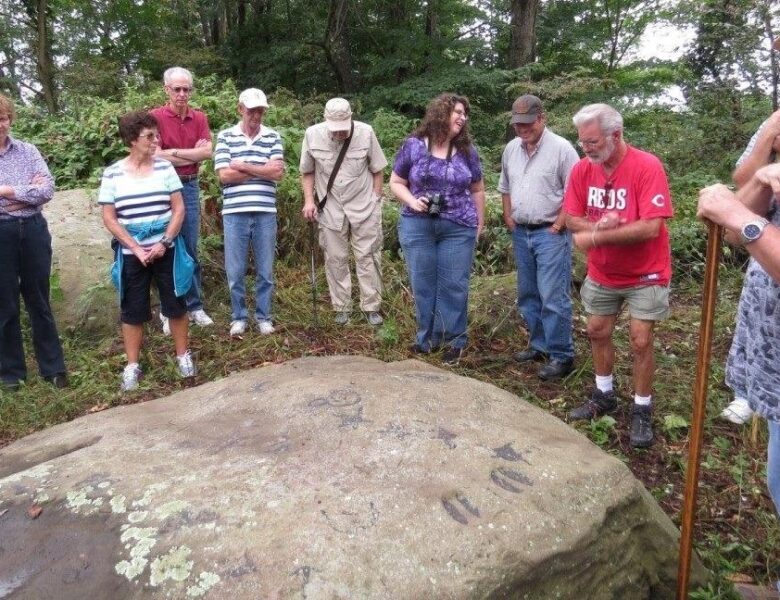У США знайшли 1000-річну скелю з загадковими слідами