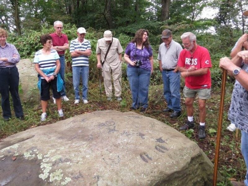 У США знайшли 1000-річну скелю з загадковими слідами