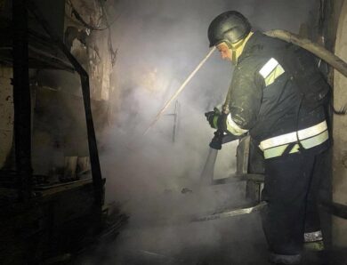 У Запоріжжі після удару росіян загорілась АЗС