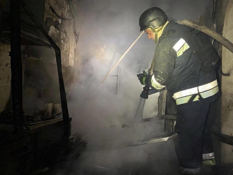 У Запоріжжі після удару росіян загорілась АЗС