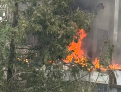 Удар по будівлі ТЦК у Сумах: кількість постраждалих зросла