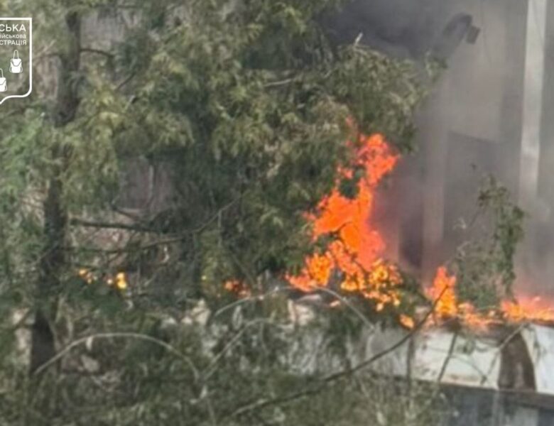 Удар по будівлі ТЦК у Сумах: кількість постраждалих зросла