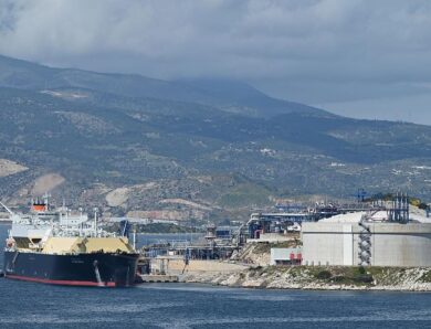 Україна домовляється з Грецією про постачання дизеля та газу