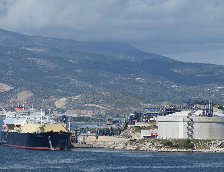 Україна домовляється з Грецією про постачання дизелю та газу