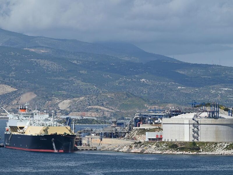 Україна домовляється з Грецією про постачання дизелю та газу