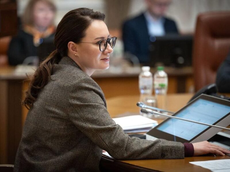 Україна отримала перший транш від МВФ