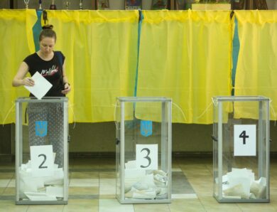 Українці відповіли, чи готові взяти участь у повоєнних виборах