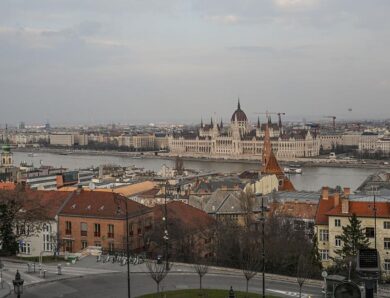 Українців закликали утриматися від поїздок до Угорщини