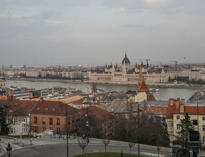 Українців закликали утриматися від поїздок до Угорщини