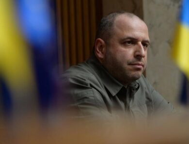 Умєров із військовими вирушив на Близький Схід