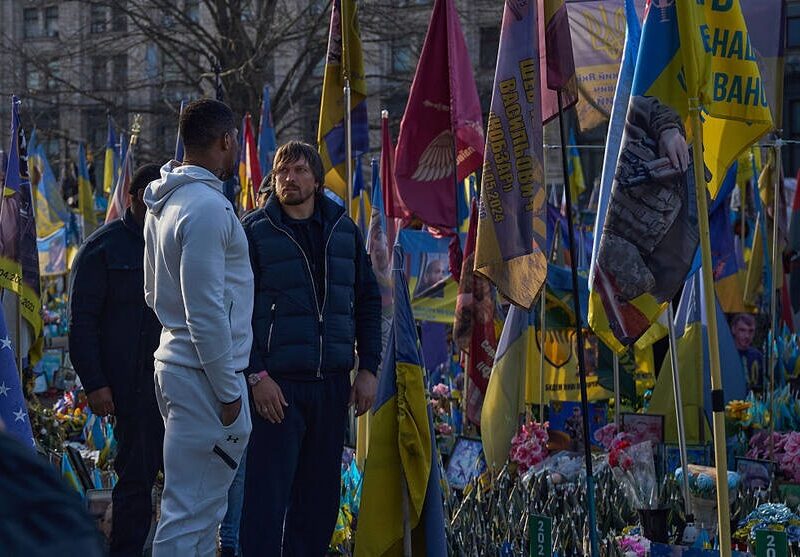 Усик пояснив, що стоїть за візитом Джошуа