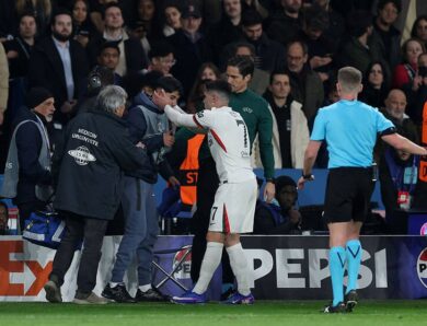 УЄФА покарає: Педру Нету понахабнів щодо бол-боя і дав натомість футболку