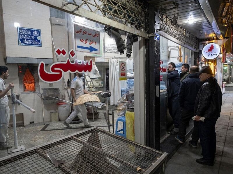 В Ірані перебої з хлібом після зупинки поставок зерна з РФ – ЗМІ