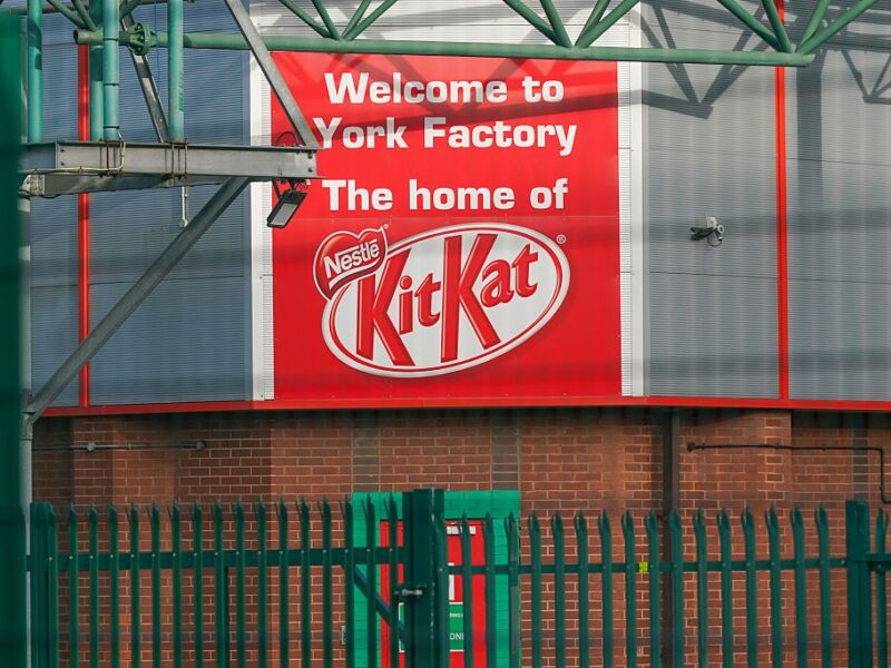 В KitKat заявили, що знайшли 12 тонн украдених вафель