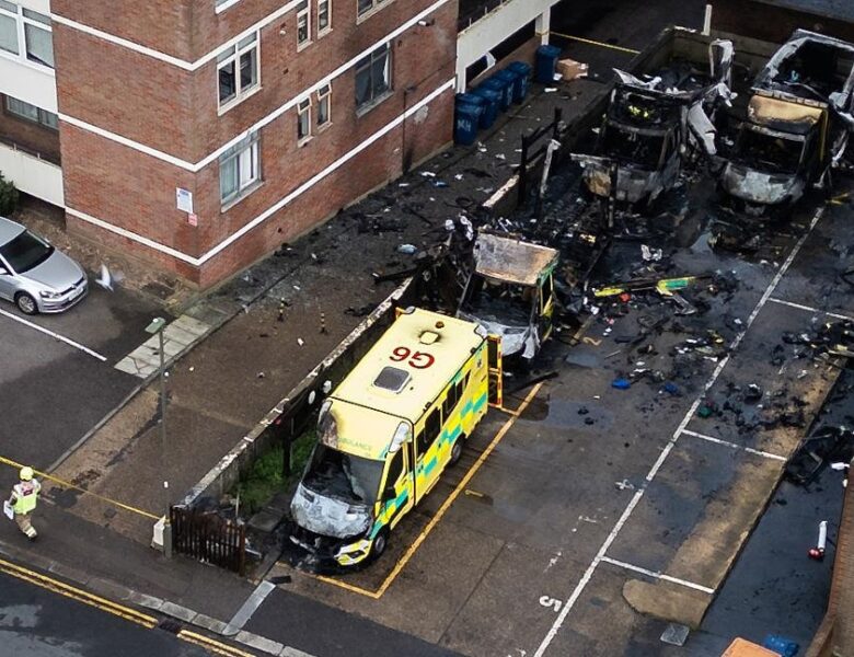 В Лондоні підпалили чотири швидкі єврейської організації