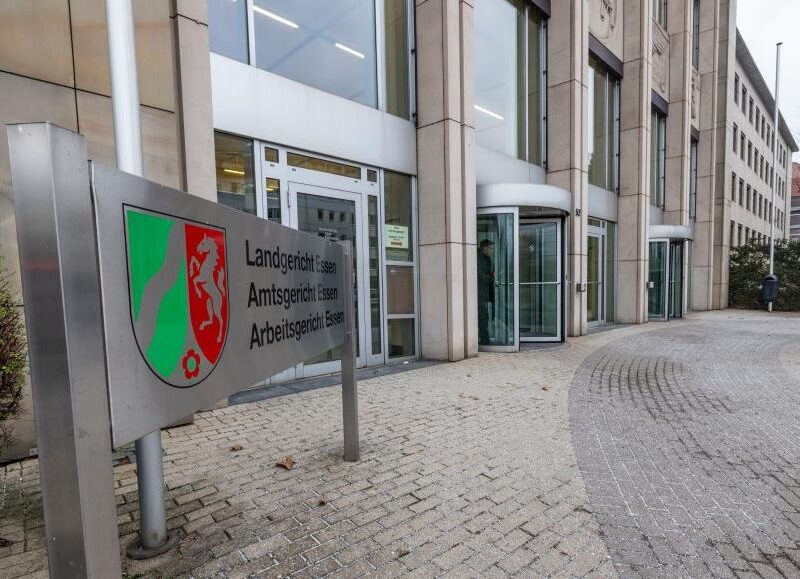 В Німеччині українського підлітка засудили за вбивство українки і її дитини