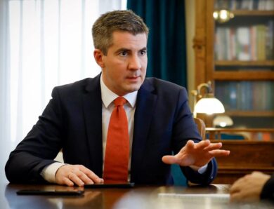 В Орбана готуються надовго “затримати” викрадені гроші Ощадбанку