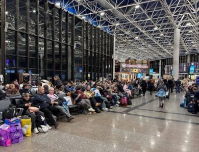 В Сочі скасували десятки авіарейсів через “найтривалішу атаку” БпЛА