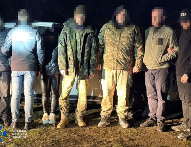 В Україні затримали 13 організаторів ухилянтських схем