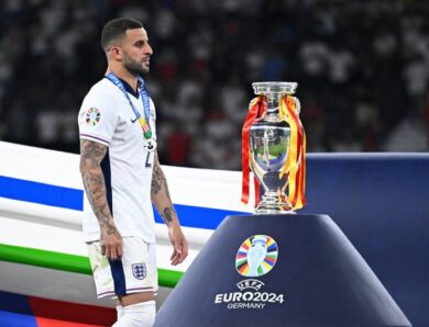 Відомий захисник завершив виступи за збірну Англії