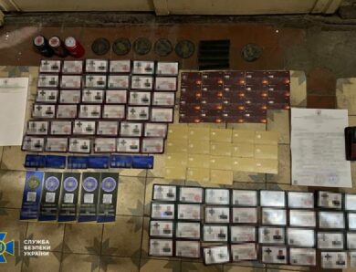 Викрито схему з продажу фіктивних посвідчень правоохоронців