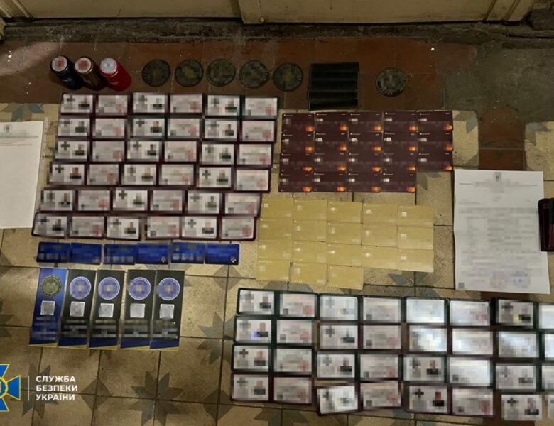 Викрито схему з продажу фіктивних посвідчень правоохоронців