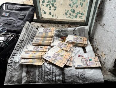 Вимагав кошти у родини загиблого оборонця: затримано ексвійськового