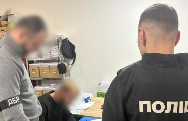 Військові незаконно звільнилися зі служби та отримали 100 000 грн виплат