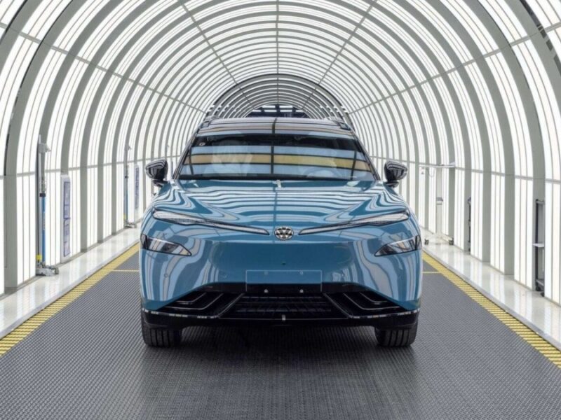 Volkswagen і XPeng запустили виробництво електрокросовера ID. Unyx 08