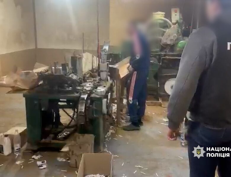 ДСР ліквідував підпільну тютюнову фабрику з виробництвом до 50 тисяч пачок сигарет на добу