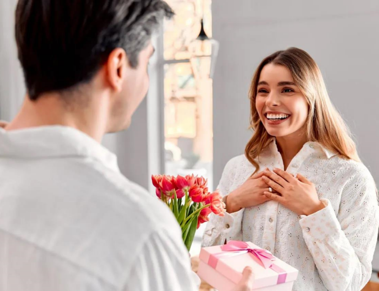 Як світ відзначає 8 березня від Парижа до Ханоя