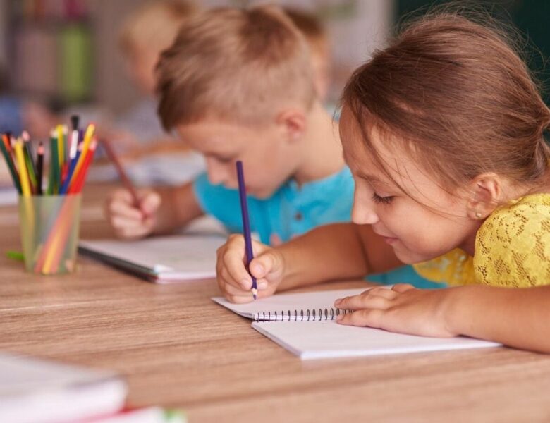 Як зрозуміти, що дитині не підходить традиційна очна школа: 7 тривожних сигналів