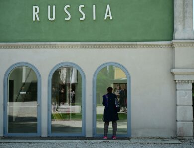 ЄК пригрозила позбавити Венеційську бієнале грошей через участь РФ