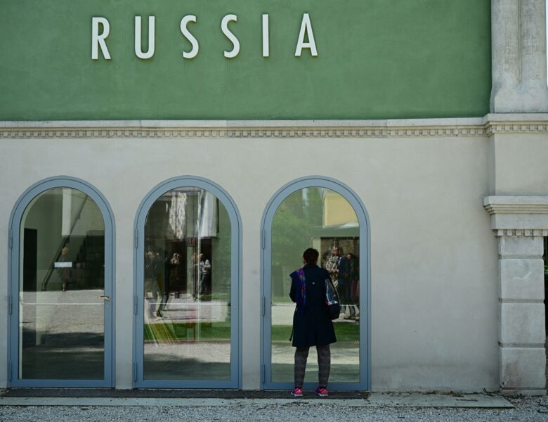 ЄК пригрозила позбавити Венеційську бієнале грошей через участь РФ