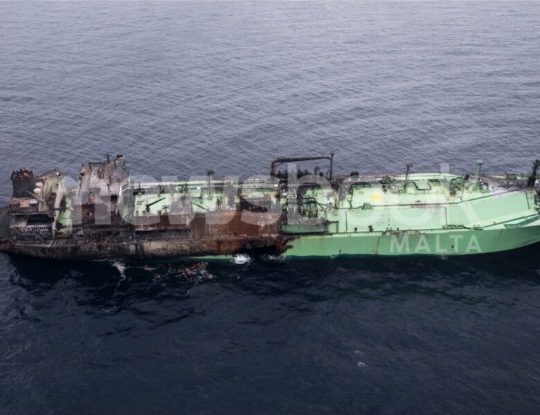 З’явилися фото ураженого в Середземному морі танкера Росії