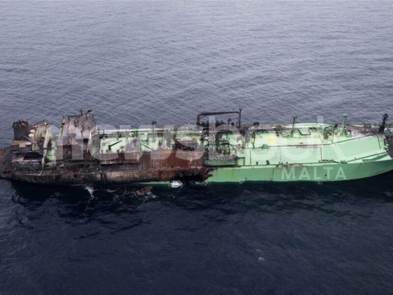 З’явилися фото ураженого в Середземному морі танкера Росії