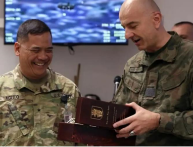 Загубив секретні карти: генерал США потрапив у скандал після візиту в Київ