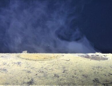 Затонулий радянський підводний човен випускає радіоактивні відходи в океан