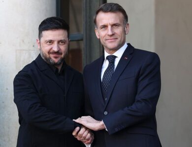 Зеленський приїхав у Париж, зустрітися з Макроном
