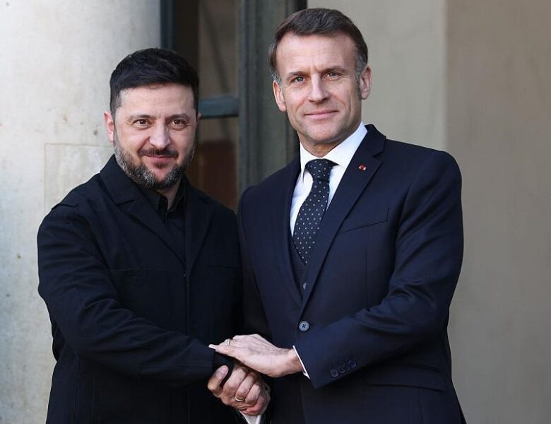 Зеленський приїхав у Париж, зустрітися з Макроном