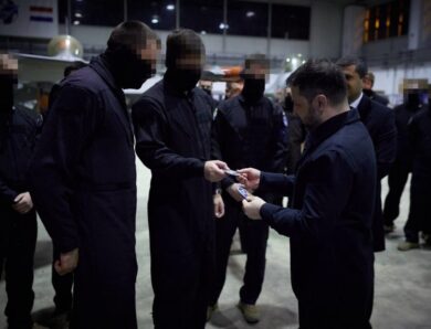 Зеленський у Румунії зустрівся з українськими пілотами F-16