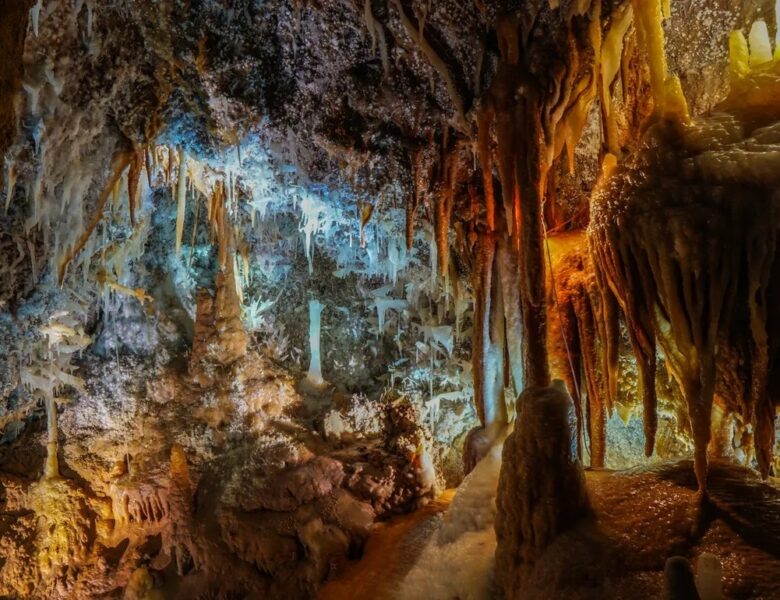 Знайдено найстарішу печеру на планеті