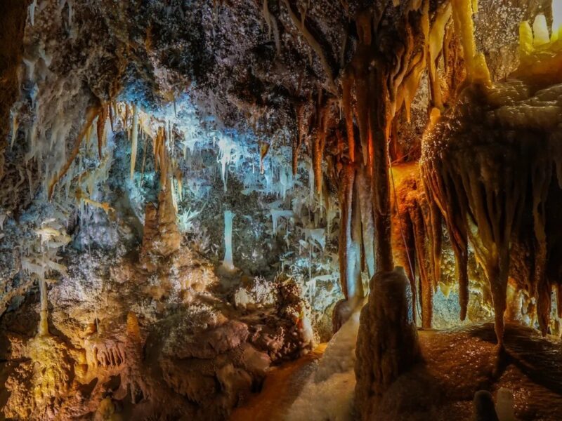 Знайдено найстарішу печеру на планеті