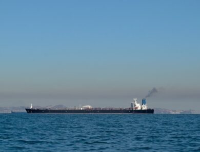 “Зомбі-танкери” прориваються через Ормузьку протоку – ЗМІ